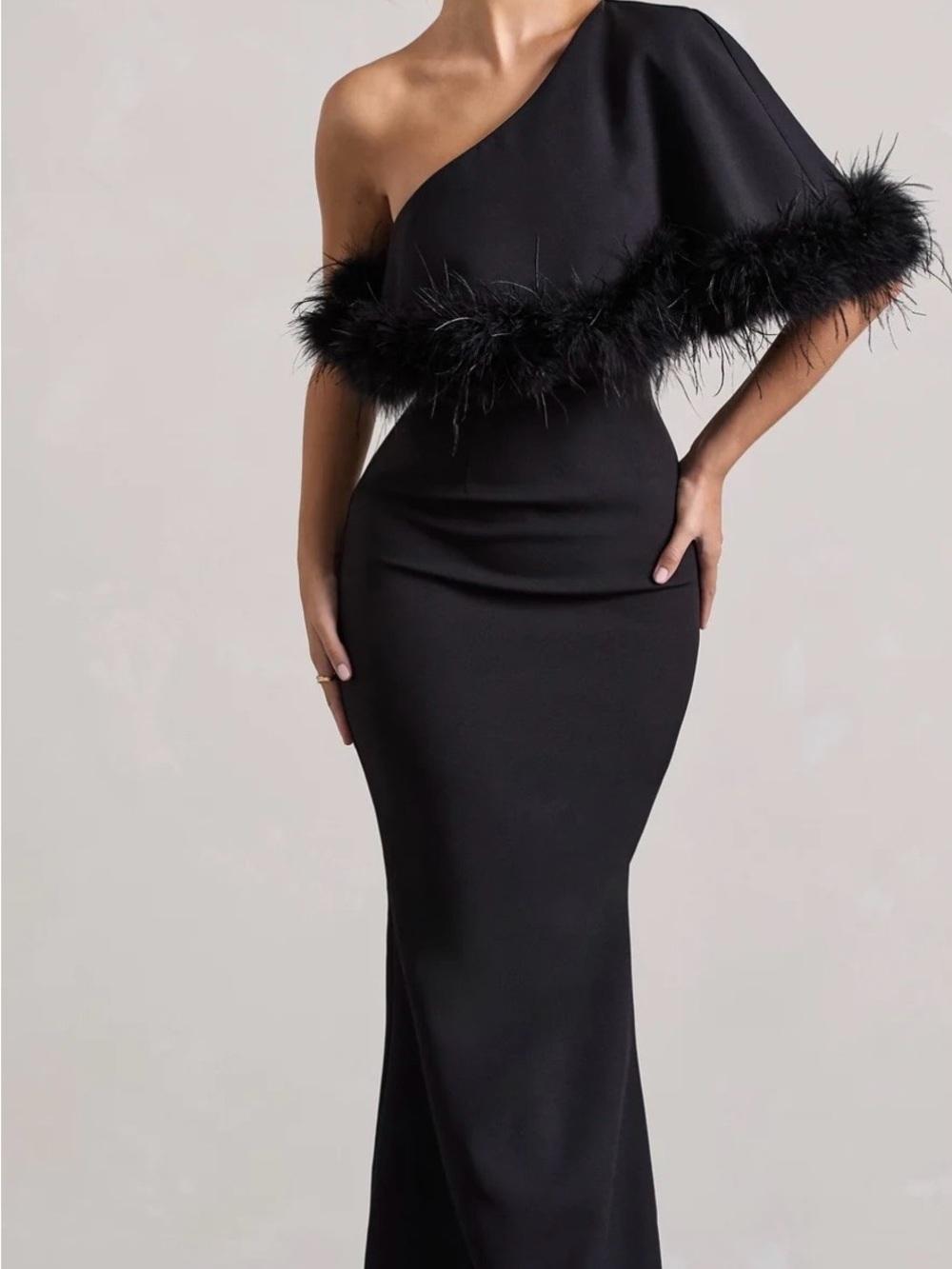 Elegant One-Shoulder Black Feather-Trim Evening Dress - Picture 3 of 4